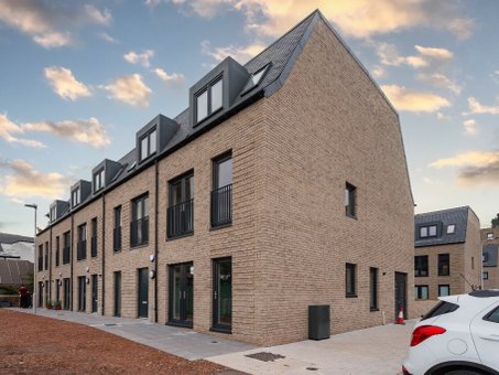 P699: Pillans Walk, Leith, Edinburgh