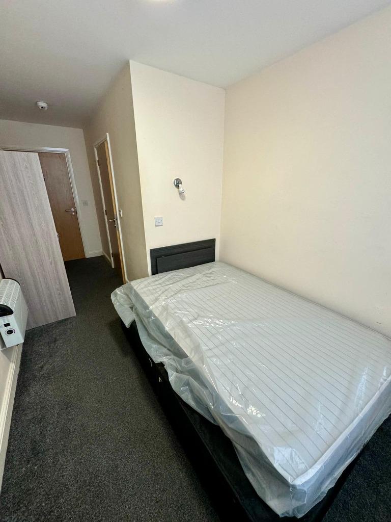 https://riuh-bdphq.cdn.imgeng.in/https://home.smelogin.co.uk//CustomerData/4606/258/PropertyImages/1_17176847434163.jpg