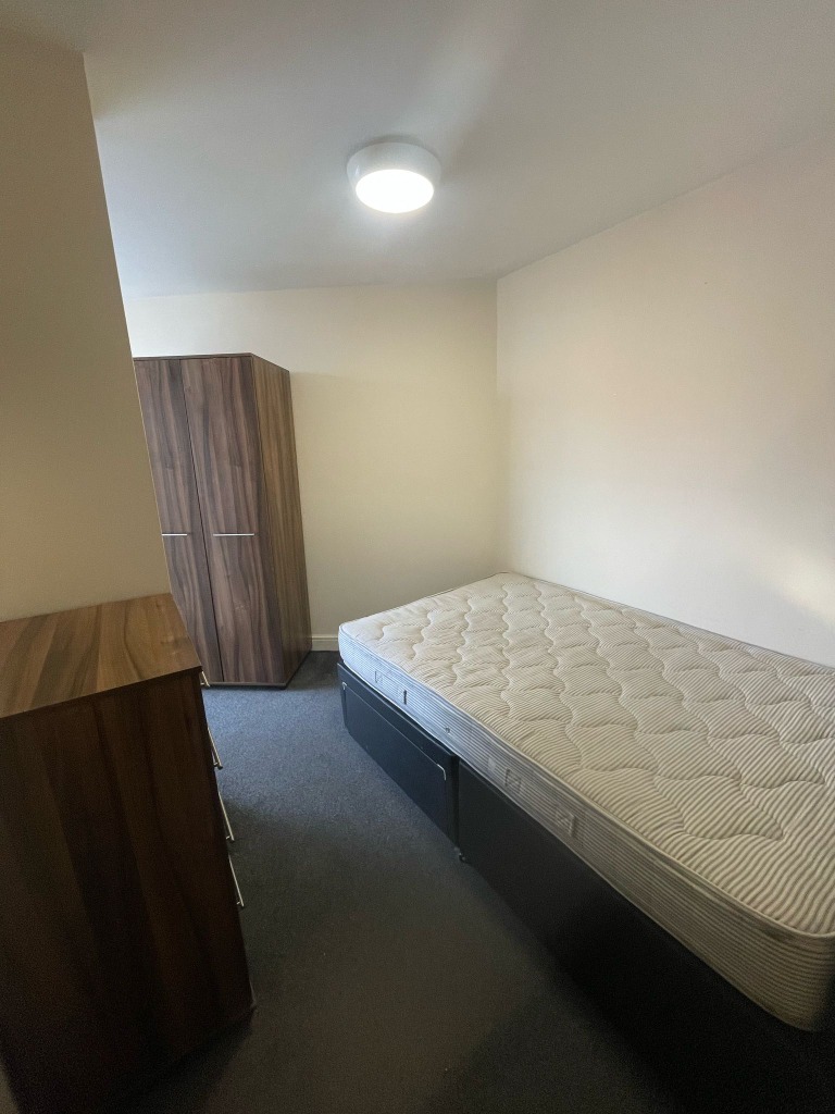 https://riuh-bdphq.cdn.imgeng.in/https://home.smelogin.co.uk//CustomerData/4606/277/PropertyImages/2_1741177859107.jpg