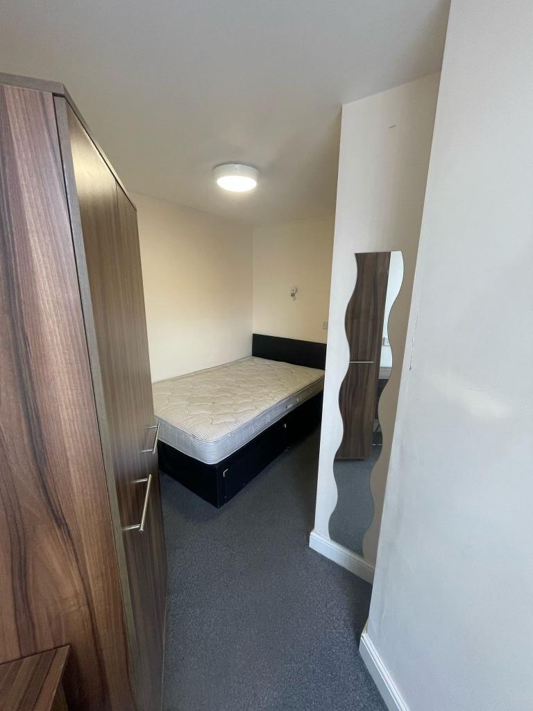 https://riuh-bdphq.cdn.imgeng.in/https://home.smelogin.co.uk//CustomerData/4606/277/PropertyImages/3_17411778586999.jpg