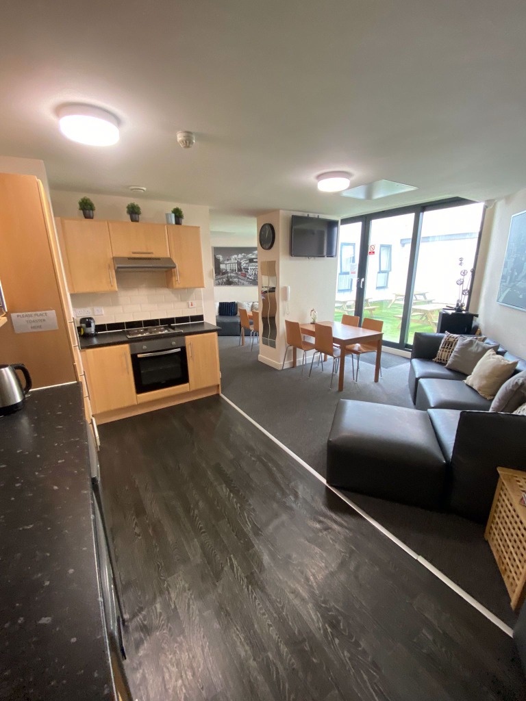 https://riuh-bdphq.cdn.imgeng.in/https://home.smelogin.co.uk//CustomerData/4606/277/PropertyImages/6_16709454506854.jpg
