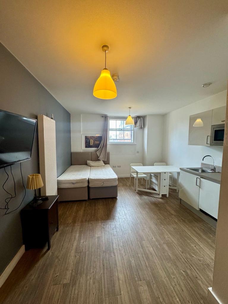 https://riuh-bdphq.cdn.imgeng.in/https://home.smelogin.co.uk//CustomerData/4606/390/PropertyImages/3_1742562967942.jpg