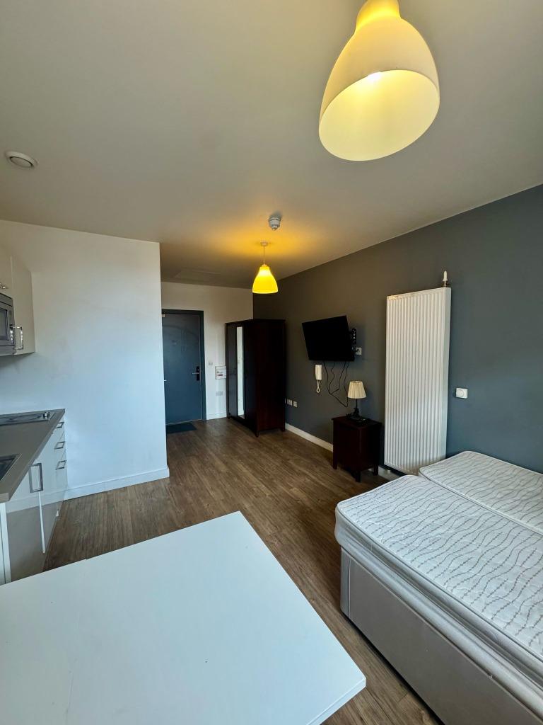 https://riuh-bdphq.cdn.imgeng.in/https://home.smelogin.co.uk//CustomerData/4606/390/PropertyImages/4_17425629694119.jpg