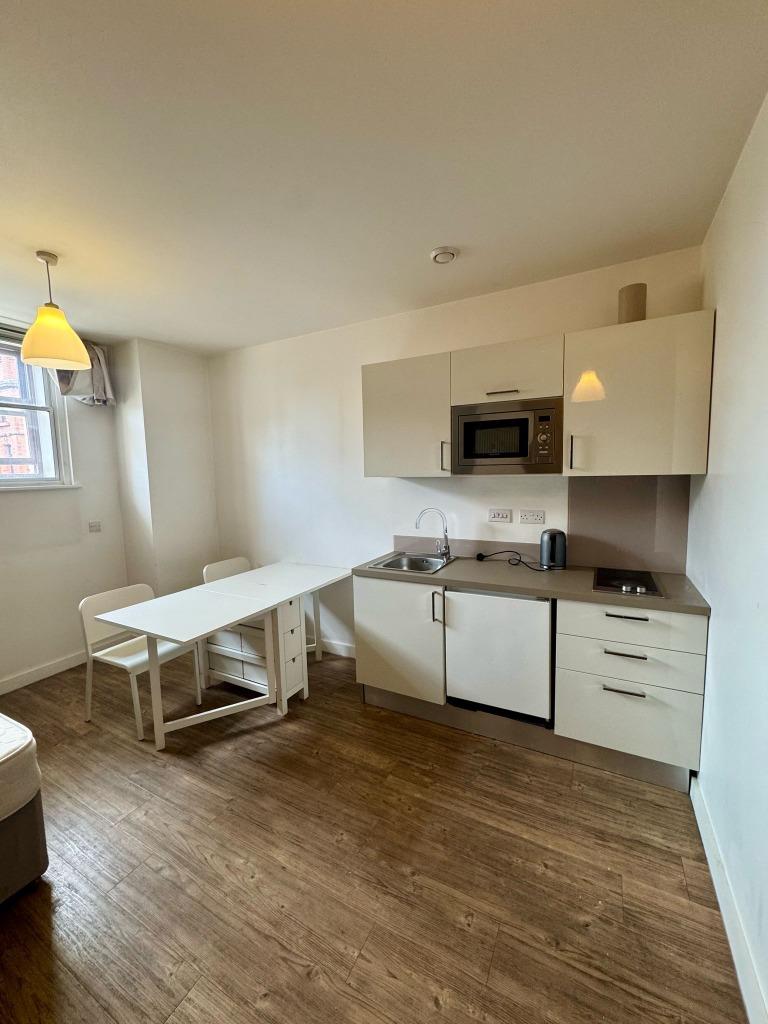 https://riuh-bdphq.cdn.imgeng.in/https://home.smelogin.co.uk//CustomerData/4606/390/PropertyImages/5_17425629679326.jpg