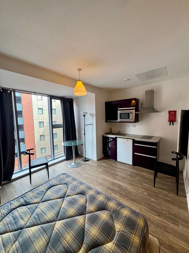 https://riuh-bdphq.cdn.imgeng.in/https://home.smelogin.co.uk//CustomerData/4606/415/PropertyImages/3_17425627896282.jpg