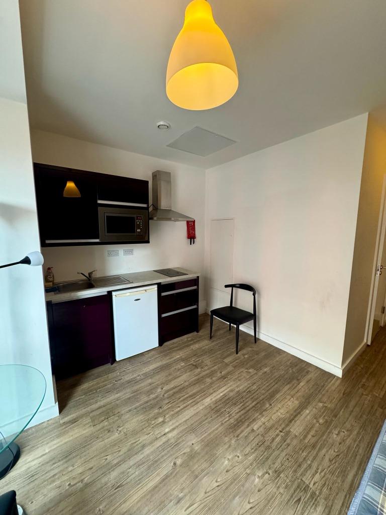 https://riuh-bdphq.cdn.imgeng.in/https://home.smelogin.co.uk//CustomerData/4606/415/PropertyImages/4_1742562790906.jpg