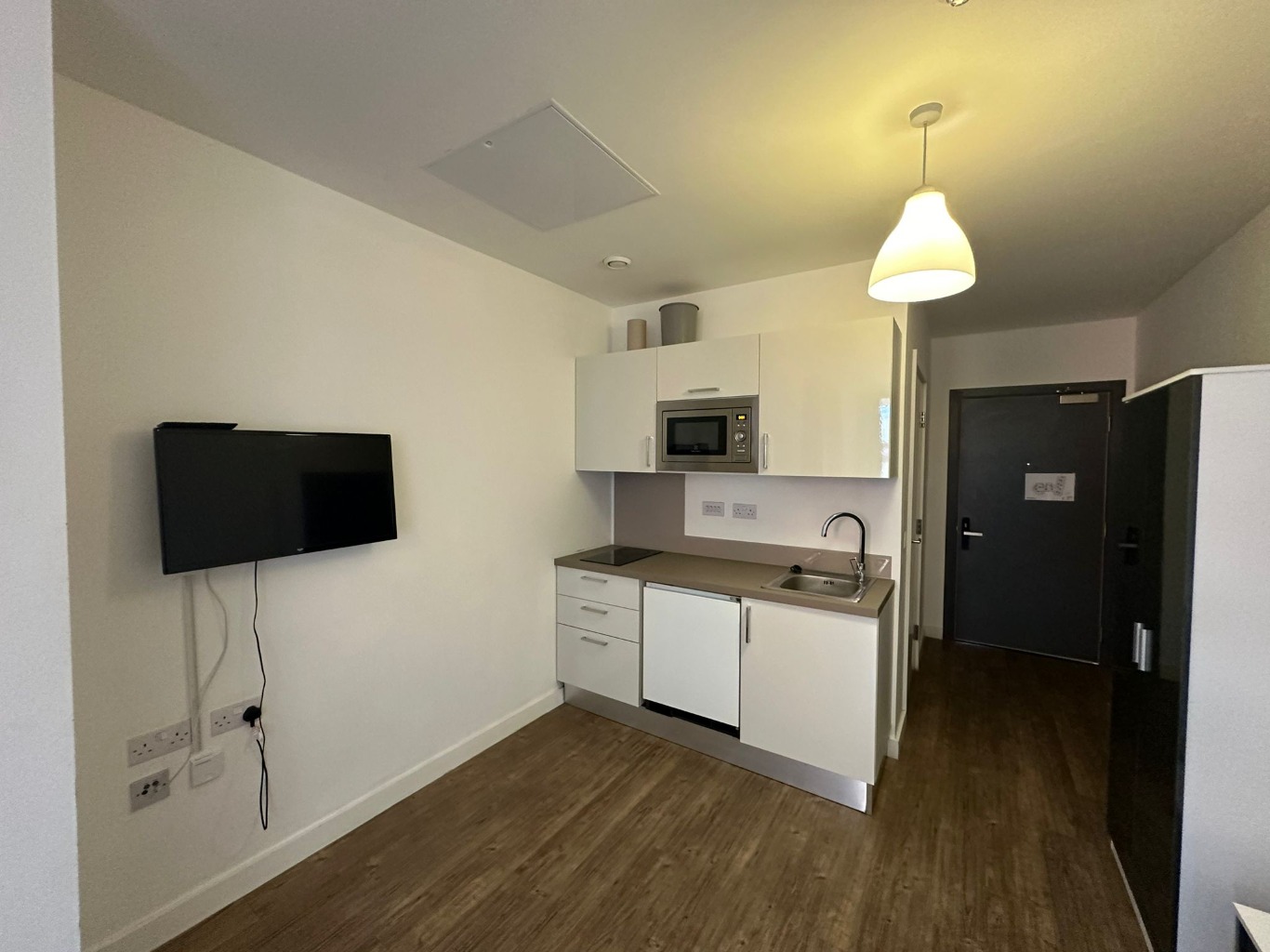 https://riuh-bdphq.cdn.imgeng.in/https://home.smelogin.co.uk//CustomerData/4606/494/PropertyImages/4_17011753838406.jpeg