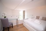 P1015: Flat 15, McDonald Road, Broughton, Edinburgh
