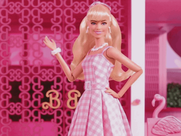 Как образ куклы Барби влияет на мышление девочек и женщин о красоте?