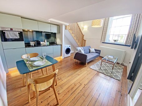 P1018: Flat 18, McDonald Road, Broughton, Edinburgh