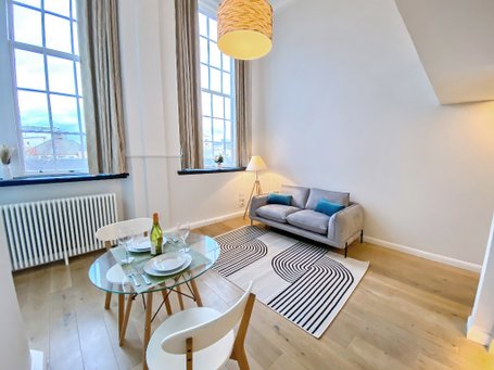 P1037: Flat 37, McDonald Road, Broughton, Edinburgh