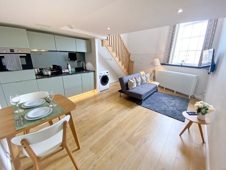 P1044: Flat 44, McDonald Road, Broughton, Edinburgh
