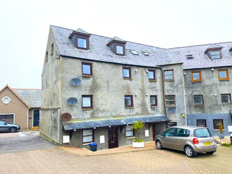 P93: Manner Street, Town Centre, Macduff