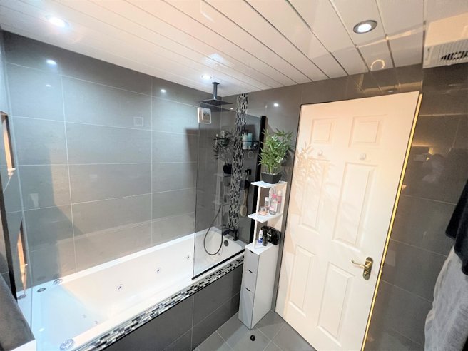 P12040: Meadow Place Road, Corstorphine, Edinburgh