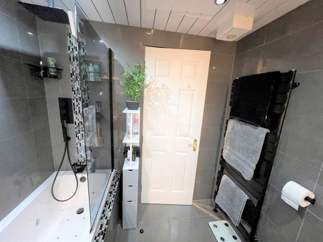 P12040: Meadow Place Road, Corstorphine, Edinburgh