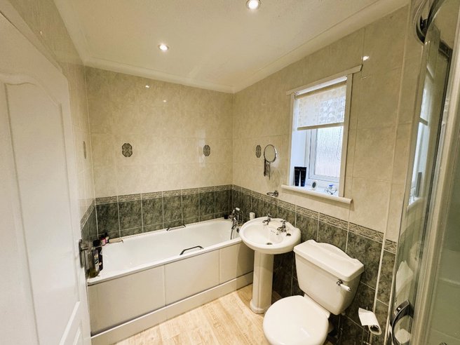 P12226: Darmeid Place, Shotts, North Lanarkshire