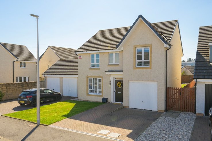 P538: Lang Gardens, Bathgate, West Lothian
