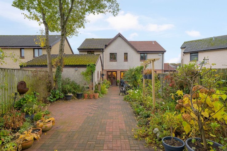 P573: MeadowPark Road, Bathgate, West Lothian