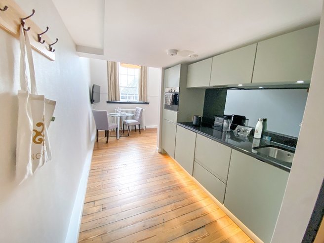 P1006: Flat 6, McDonald Road, Broughton, Edinburgh