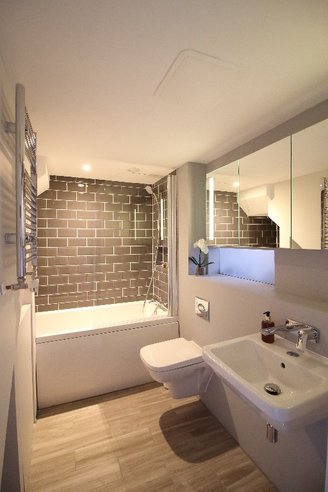 P1015: Flat 15, McDonald Road, Broughton, Edinburgh
