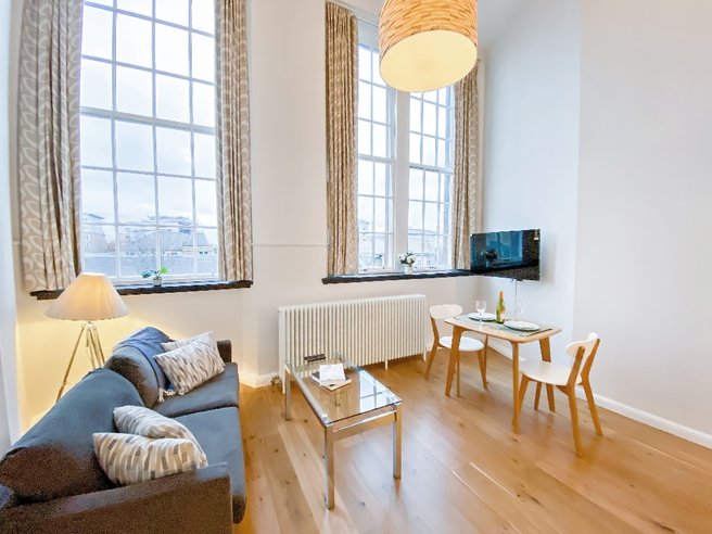 P1035: Flat 35, McDonald Road, Broughton, Edinburgh