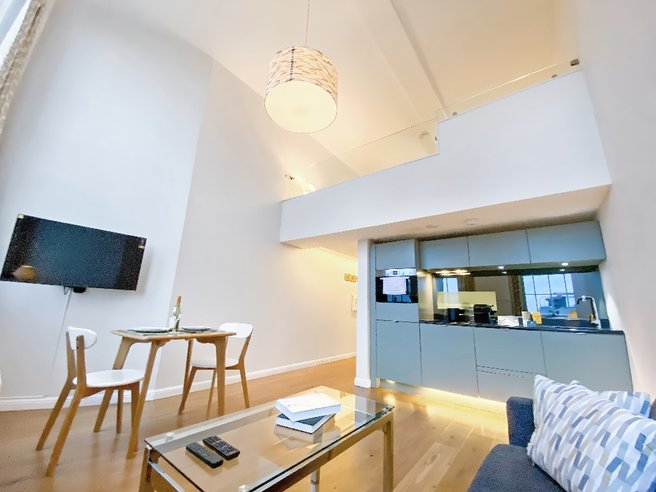 P1035: Flat 35, McDonald Road, Broughton, Edinburgh