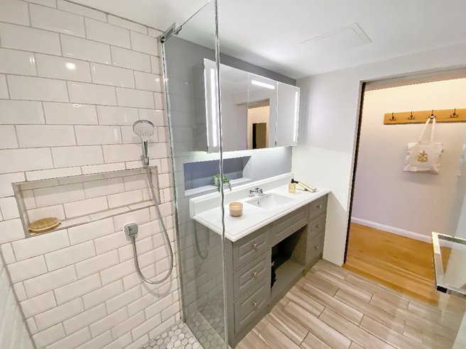P1035: Flat 35, McDonald Road, Broughton, Edinburgh