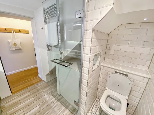 P1035: Flat 35, McDonald Road, Broughton, Edinburgh