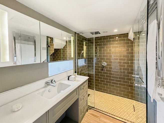 P1047: Flat 47, McDonald Road, Broughton, Edinburgh