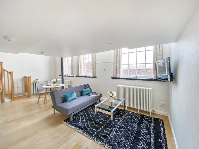 P1048: Flat 48, McDonald Road, Broughton, Edinburgh