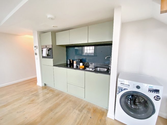 P1048: Flat 48, McDonald Road, Broughton, Edinburgh