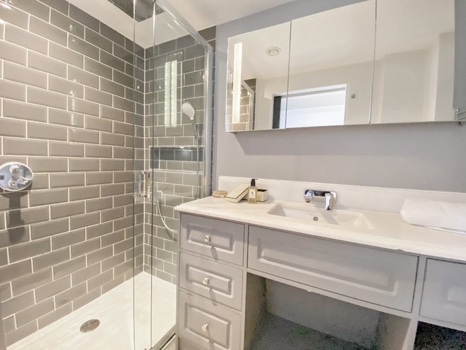 P1048: Flat 48, McDonald Road, Broughton, Edinburgh