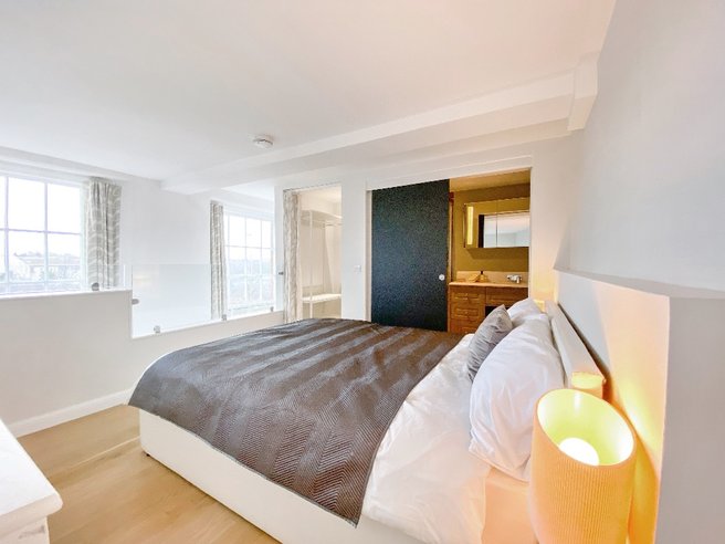 P1048: Flat 48, McDonald Road, Broughton, Edinburgh