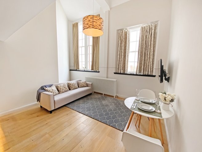 P1062: Flat 62, McDonald Road, Broughton, Edinburgh