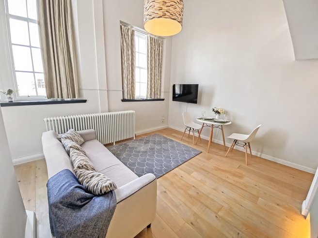 P1062: Flat 62, McDonald Road, Broughton, Edinburgh
