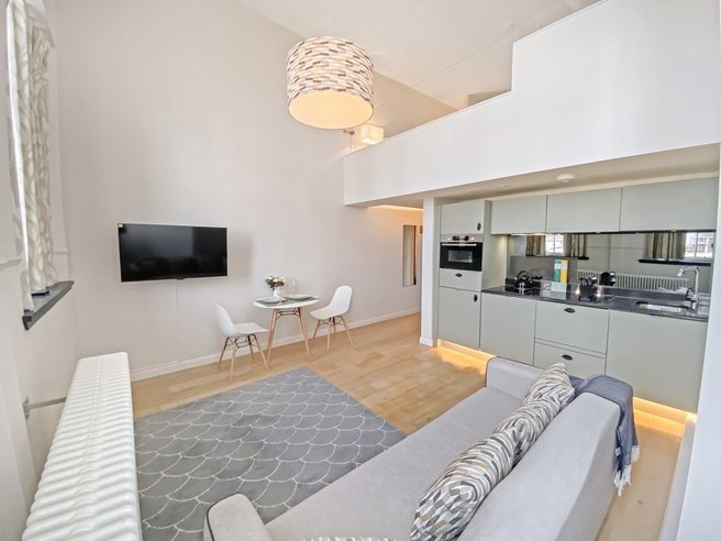 P1062: Flat 62, McDonald Road, Broughton, Edinburgh