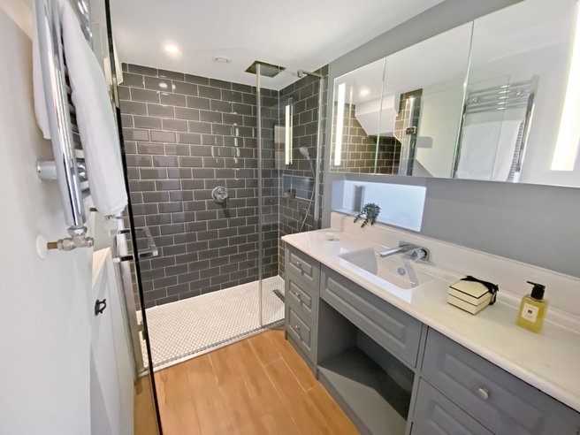 P1062: Flat 62, McDonald Road, Broughton, Edinburgh