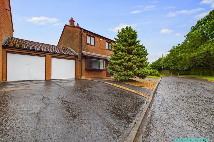 P2503: Pinewood Walk, Strathaven, South Lanarkshire