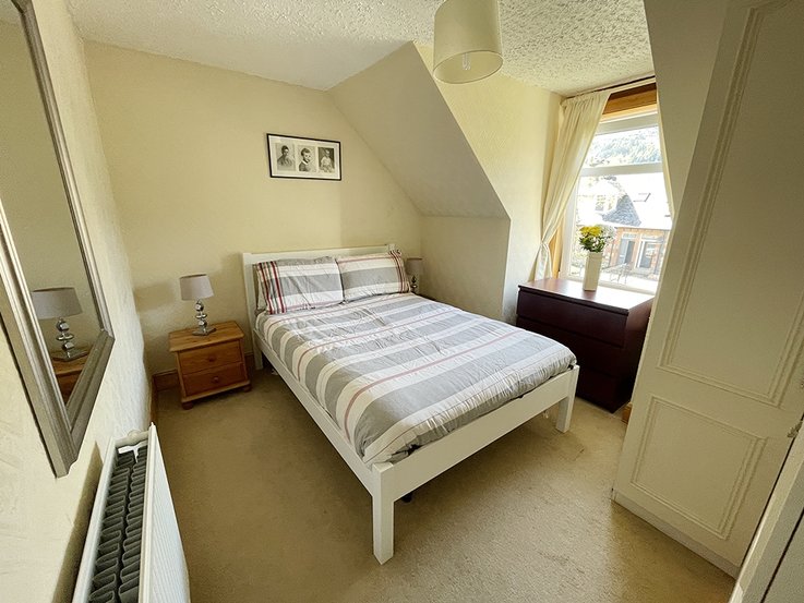 Glenside, Main Street Waterside Property