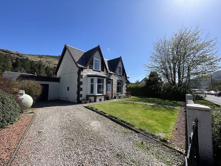 Glenside, Main Street Waterside Property