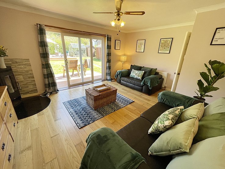 Glenside, Main Street Waterside Property