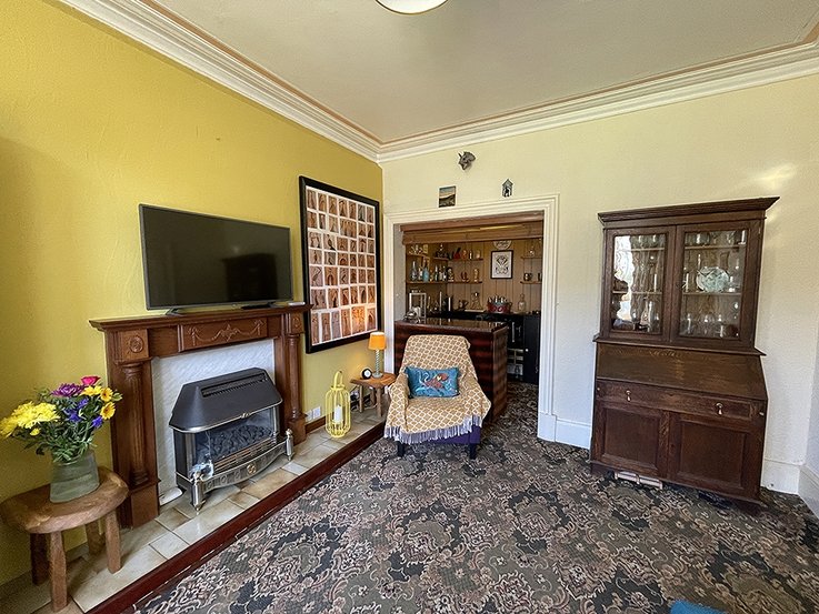 Glenside, Main Street Waterside Property