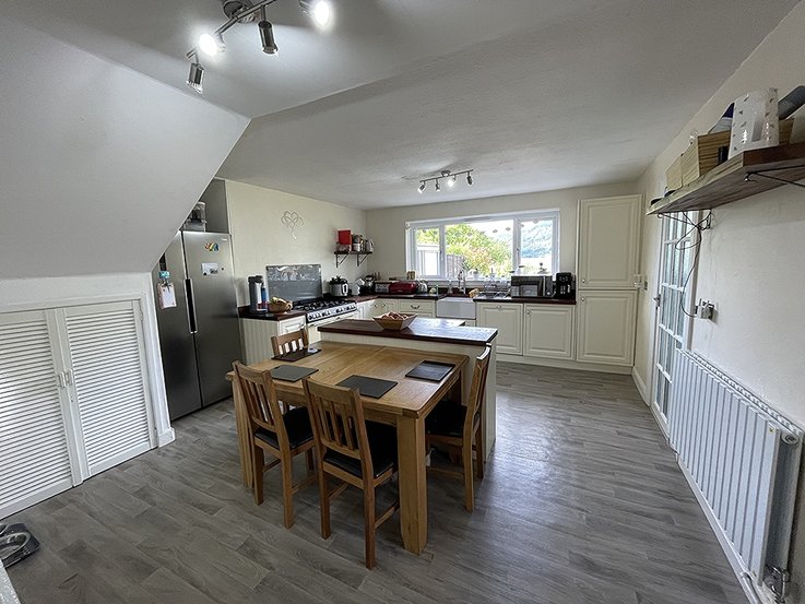 Glenlonan, Cromlech Road Waterside Property