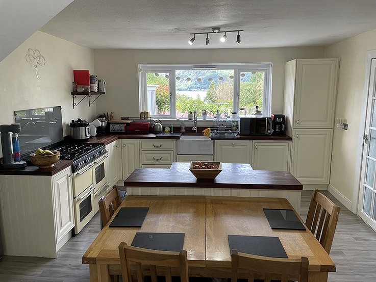 Glenlonan, Cromlech Road Waterside Property