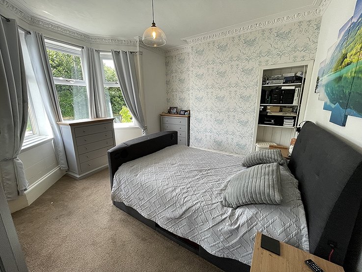 Glenlonan, Cromlech Road Waterside Property