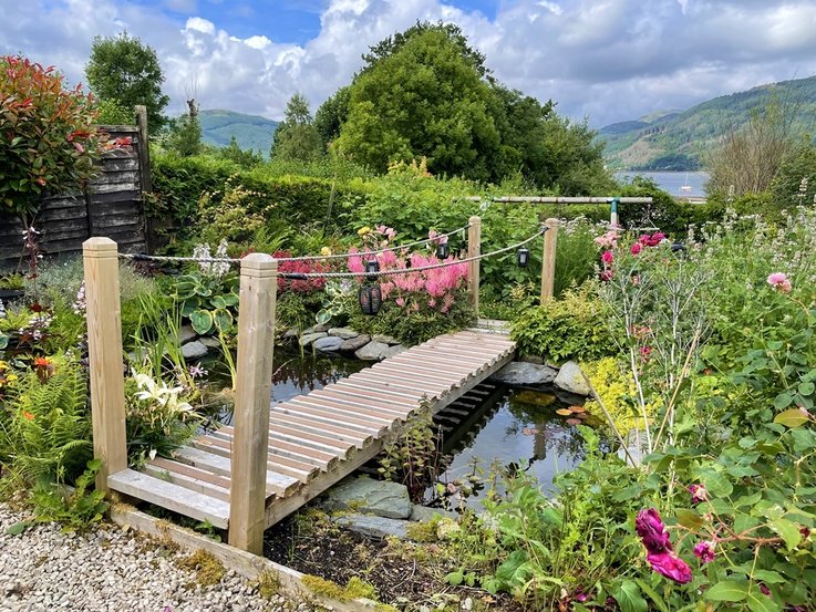 Glenlonan, Cromlech Road Waterside Property