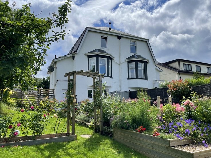 Glenlonan, Cromlech Road Waterside Property