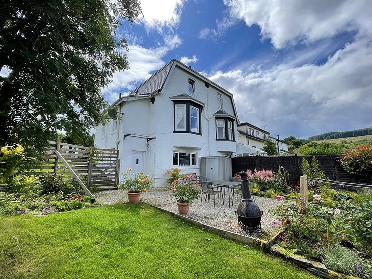 Glenlonan, Cromlech Road Waterside Property