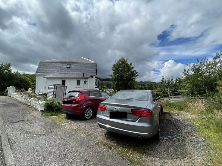 Glenlonan, Cromlech Road Waterside Property