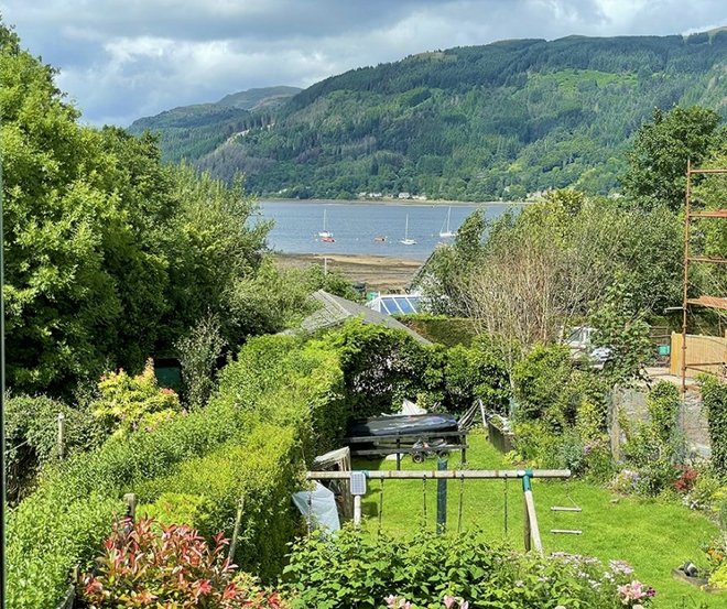 Glenlonan, Cromlech Road Waterside Property